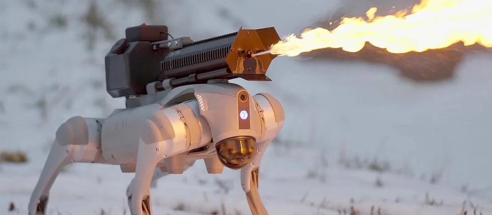 Робот с огнеметом «случайно» выстрелил в стримера в прямом эфире — видео