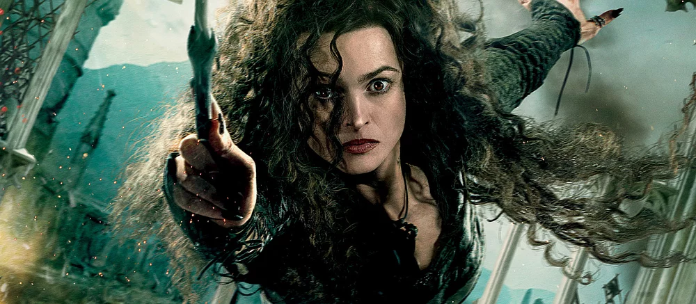 Модель перевоплотилась в образ Беллатрисы Лестрейндж из «Гарри Поттера» и показала героиню в нижнем белье