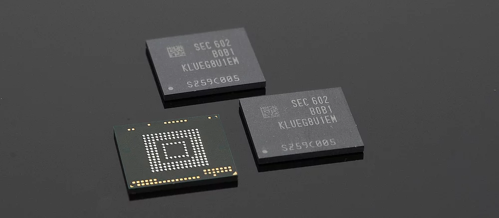 Скорость и энергонезависимость: Samsung представила память нового поколения