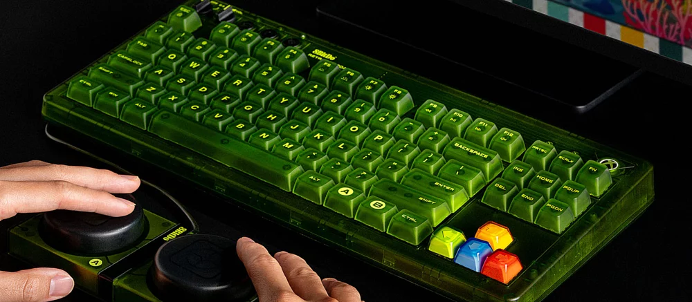 8BitDo представила механическую клавиатуру и мышь в стиле оригинальной Xbox 2001 года