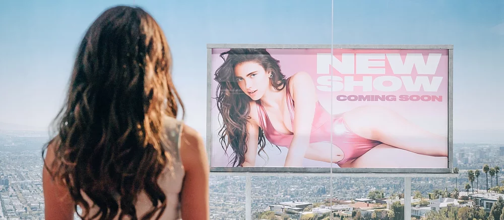 Боди-хоррор «Субстанция» вышел в российских онлайн-кинотеатрах