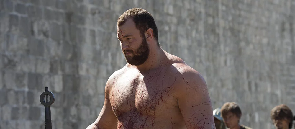 Гора из «Игры престолов» поднял тысячи SSD-накопителей весом 450 кг — видео