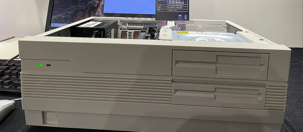 Представлен ретро-корпус для ПК, который может служить подставкой для монитора