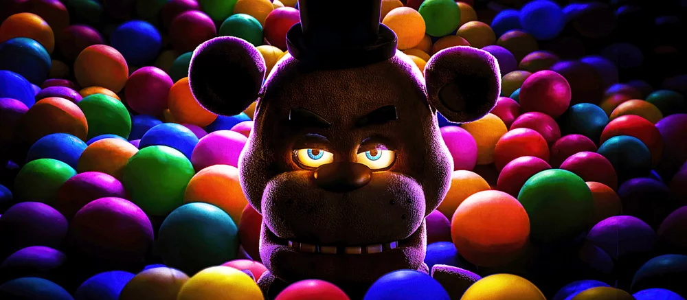 Показан геймплей неофициальной версии Five Nights at Freddy's, в которой аниматроники перемещаются в реальном времени