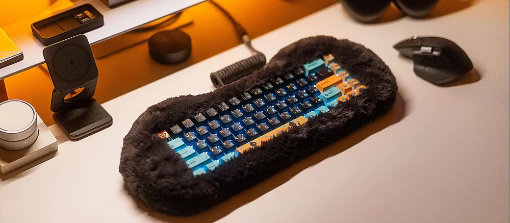 Представлена уникальная клавиатура с RGB-подсветкой, на которой можно гладить «мохнатку»