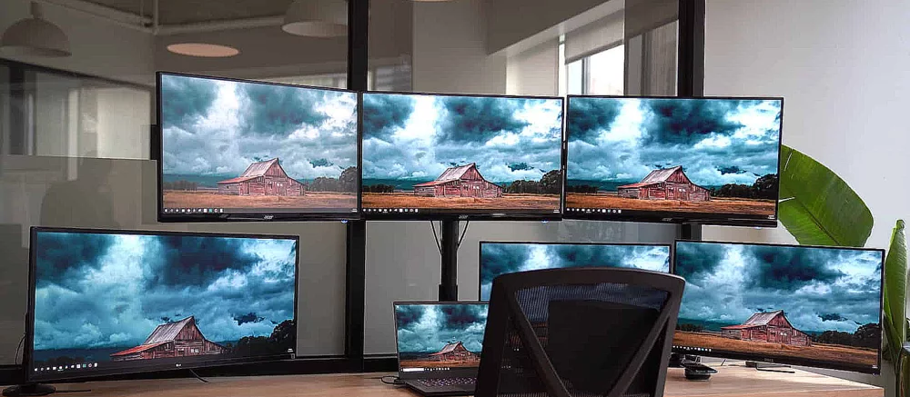 Samsung показала линейку мониторов с ИИ и 3D-решениями