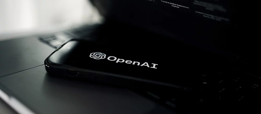 OpenAI и Джон Айв разрабатывают AI-устройство будущего