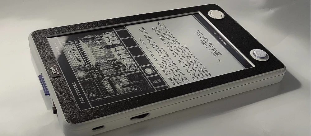 Представлена необычная игровая консоль с E-Ink экраном