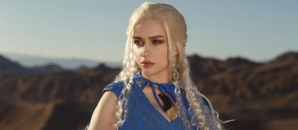 Косплеерша раздела Дейенерис из сериала «Игра престолов»