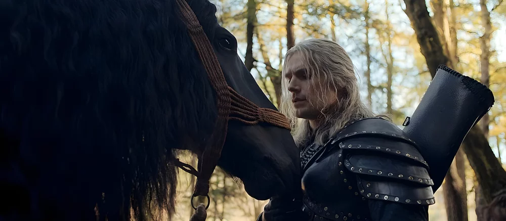 Умер конь, сыгравший Плотву в «Ведьмаке». Генри Кавилл «искренне любил» эту лошадь