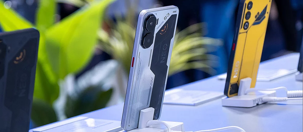 ZTE анонсировала смартфоны с прямой зарядкой и ИИ-оптимизацией для геймеров