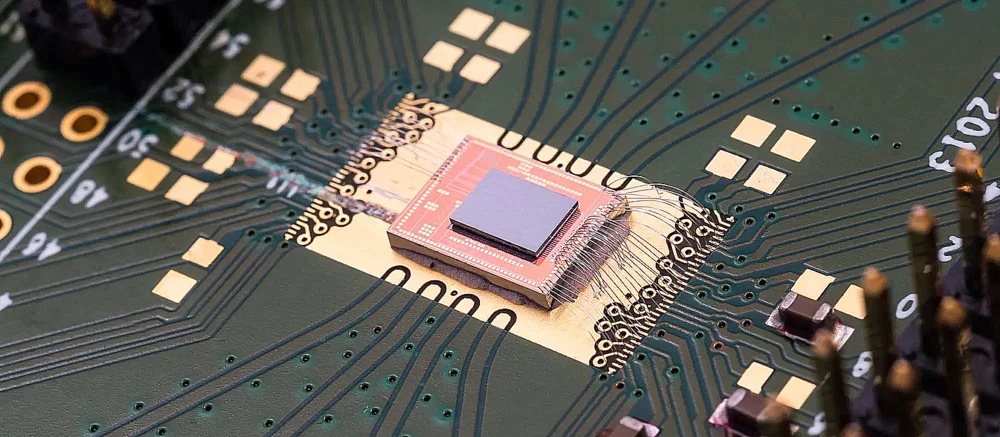 Китайские ученые представили RISC-V процессор, в котором нет кремния