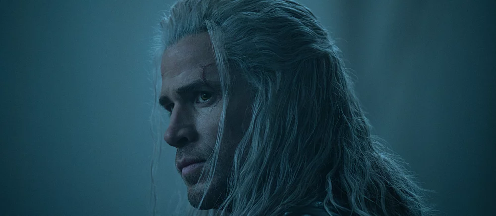 На первых фото со съёмок финала «Ведьмака» показали Геральта в каноничной кожаной куртке