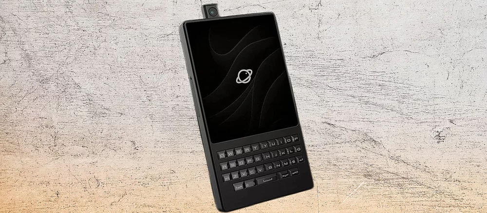 Смартфон-франкенштейн: Xeta One собрали из LG Wing и BlackBerry