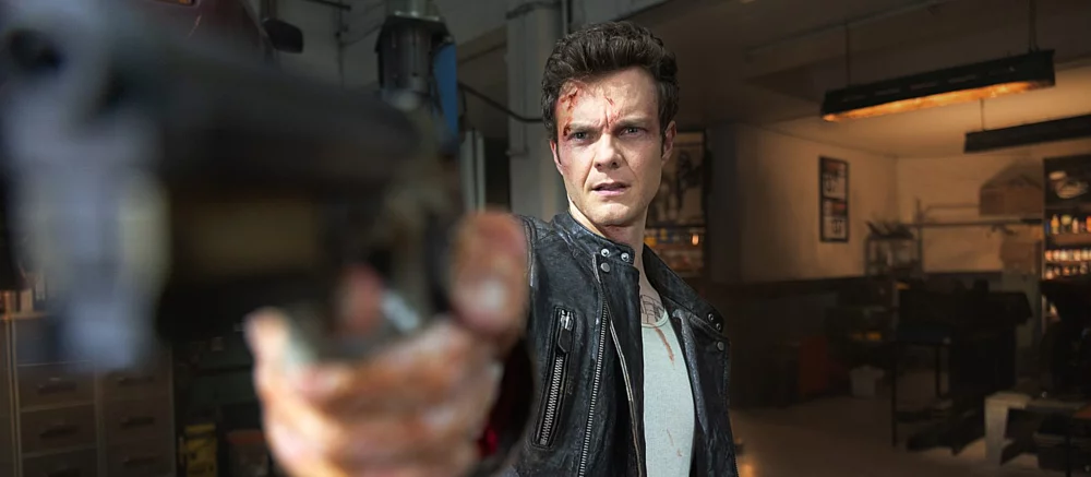 Состоялась цифровая премьера «Новокаина» — боевика со звездой «Пацанов», которого сравнивают с Максом Пэйном