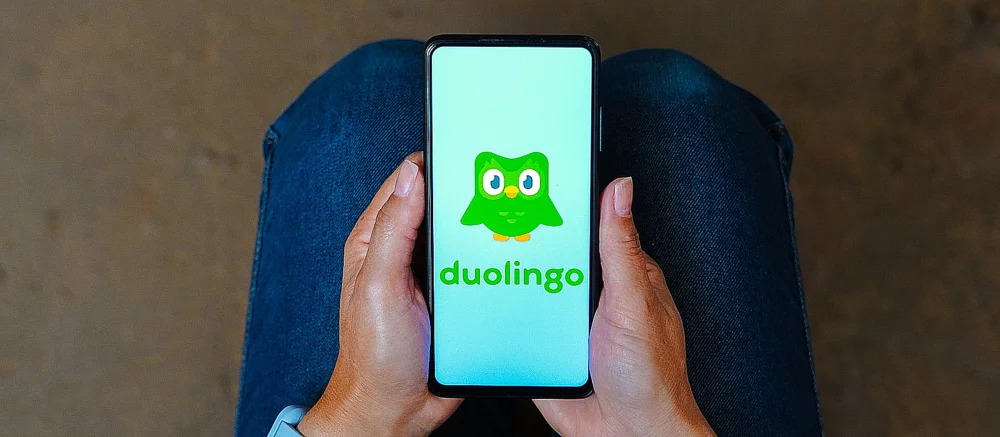 Зелёная сова увольняет: Duolingo передаёт задачи сотрудников нейросетям