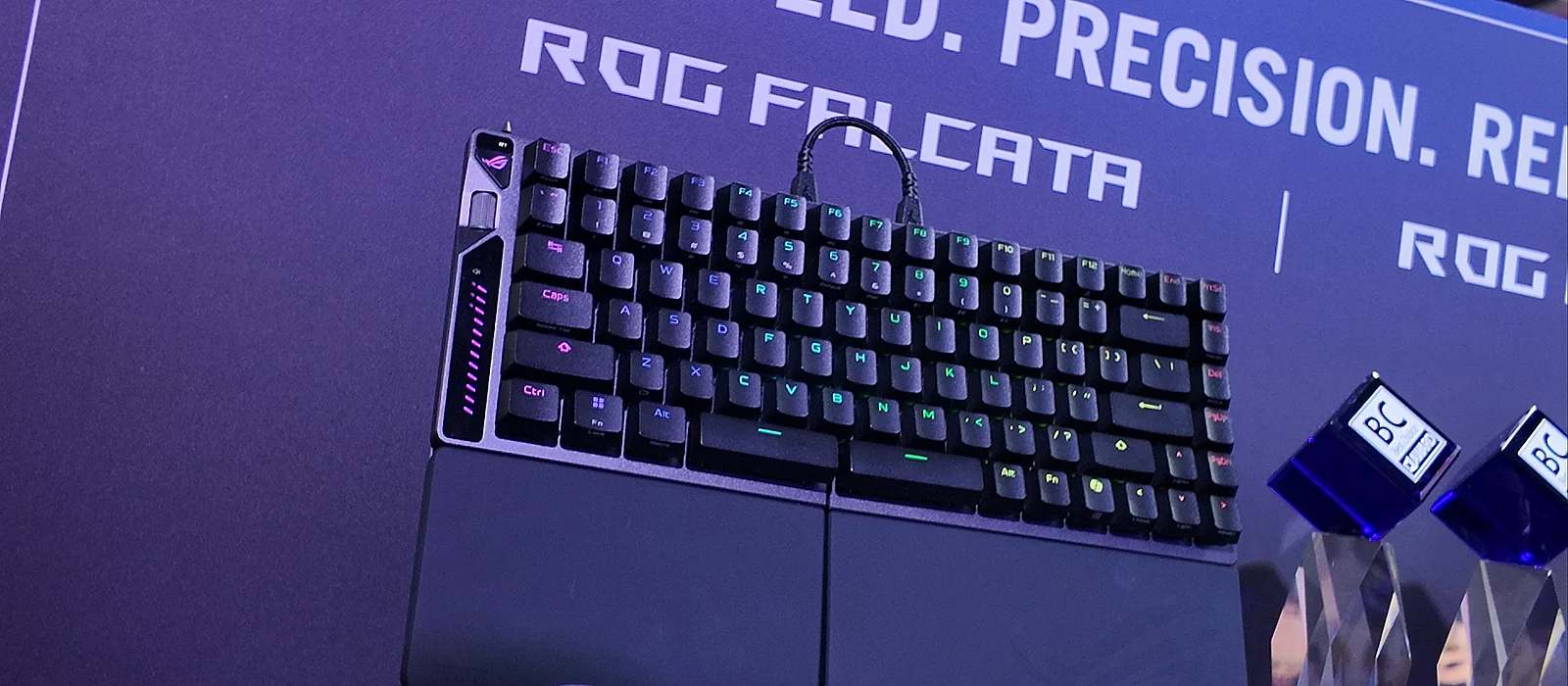 ASUS показала клавиатуру с магнитными переключателями и раздвижным дизайном