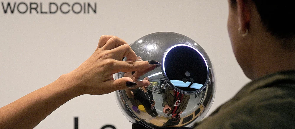 Глаза в обмен на крипту: World ID Сэма Альтмана проверяет, что вы не ИИ