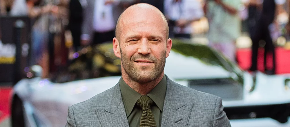 Художник показал, как бы выглядел фильм по «Ванпанчмену» с Джейсоном Стэйтемом в роли Сайтамы