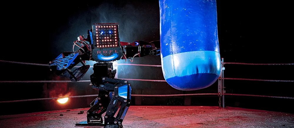 Роботы на ринге: в Китае провели первые бои гуманоидных роботов