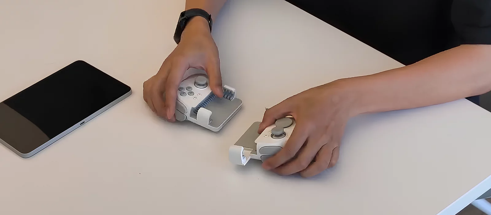 Модульный геймпад Redmi для смартфонов и планшетов показали в работе