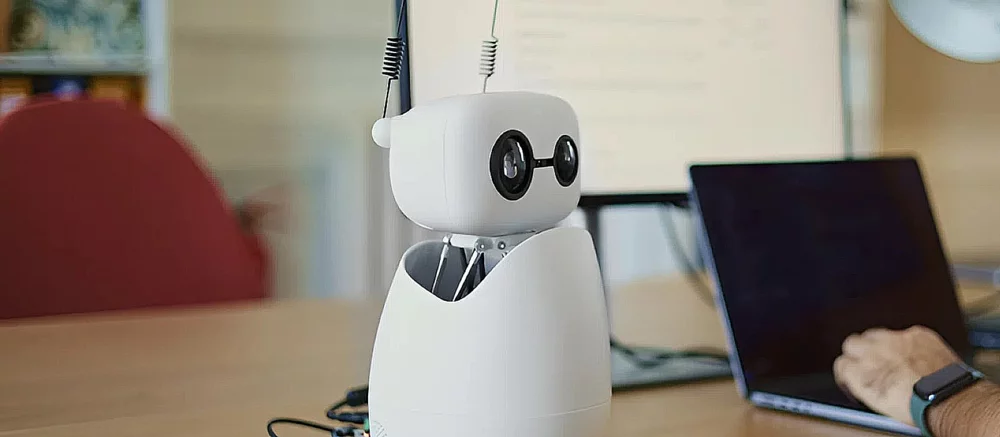 Hugging Face представила Reachy Mini: домашний робот с открытым кодом