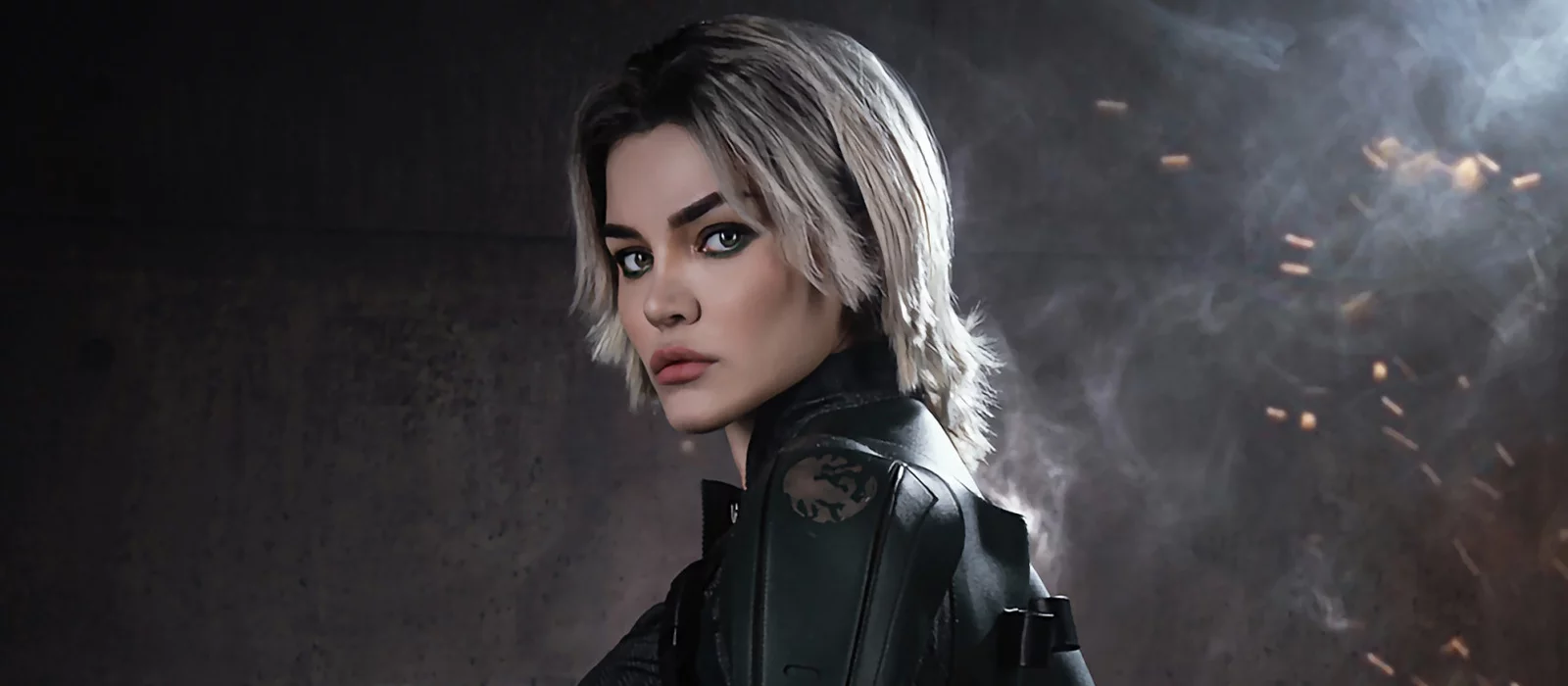 Косплеерша раздела Чёрную вдову из вселенной Marvel