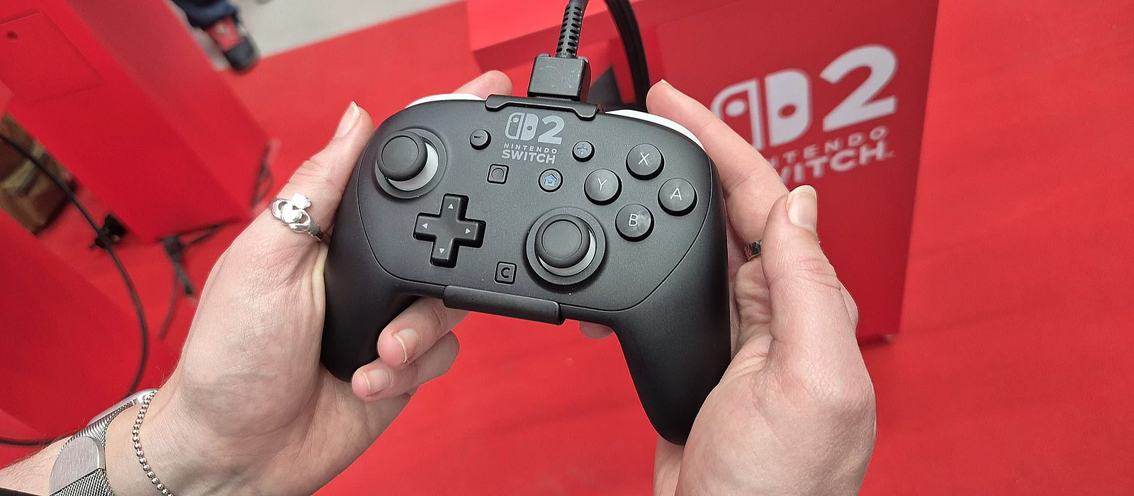 Nintendo Switch 2 Pro Controller — худший геймпад для Switch 2 по версии iFixit