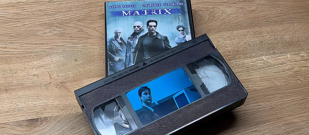 Ностальгия в новом формате: VHS-кассету превратили в автономный плеер