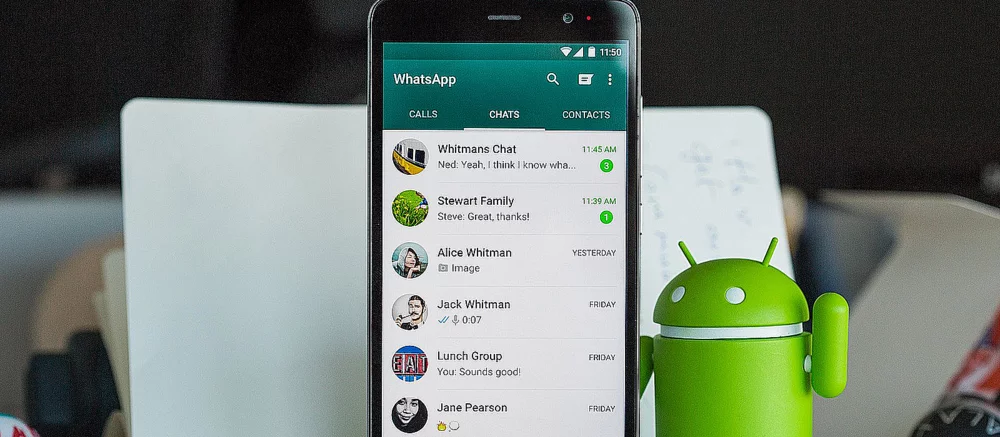 WhatsApp тестирует ИИ-подсказки для сообщений