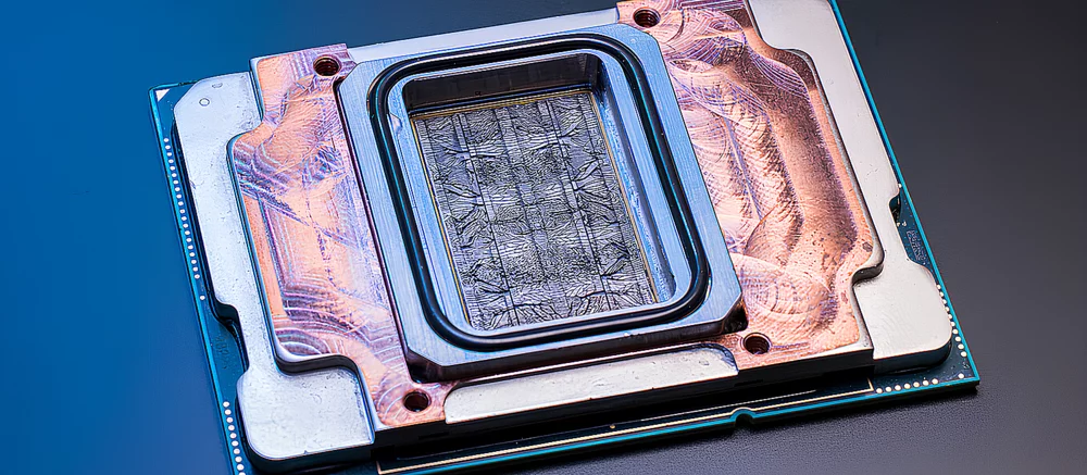 Охлаждение будущего: Microsoft тестирует чипы с жидкостью «в жилах»