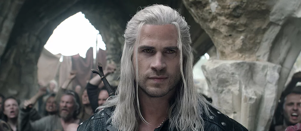 Байкерская куртка и ругательства: авторы «Ведьмака» рассказали, что Лиам Хемсворт привнёс в роль Геральта