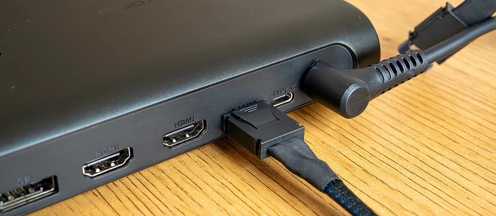 OCuLink превосходит Thunderbolt 5 по скорости, но проигрывает в удобстве