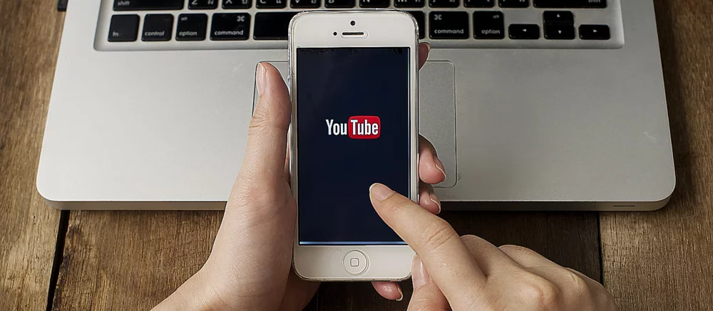 Плеер YouTube преобразится, а ИИ научится двигать губами