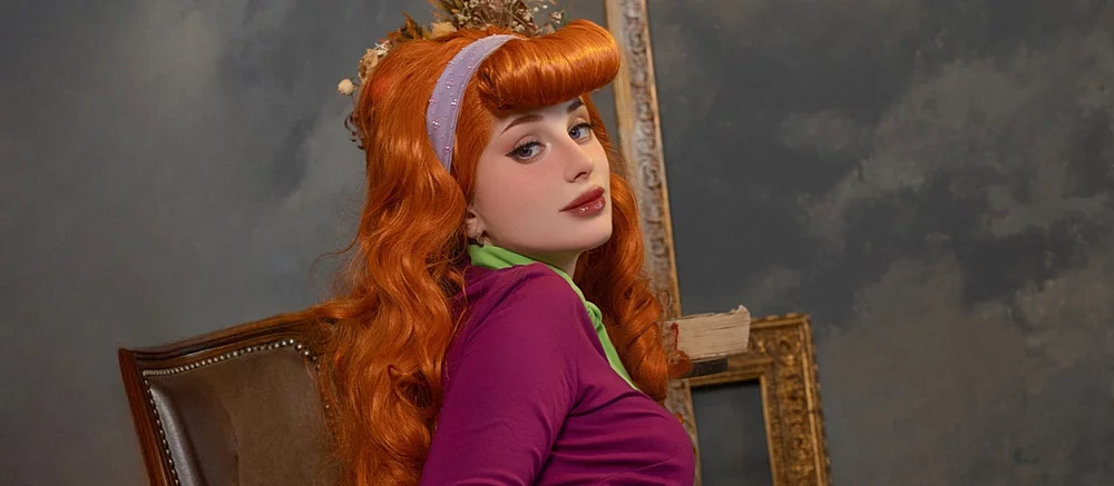 Косплеерша раздела Дафну из «Скуби-Ду»