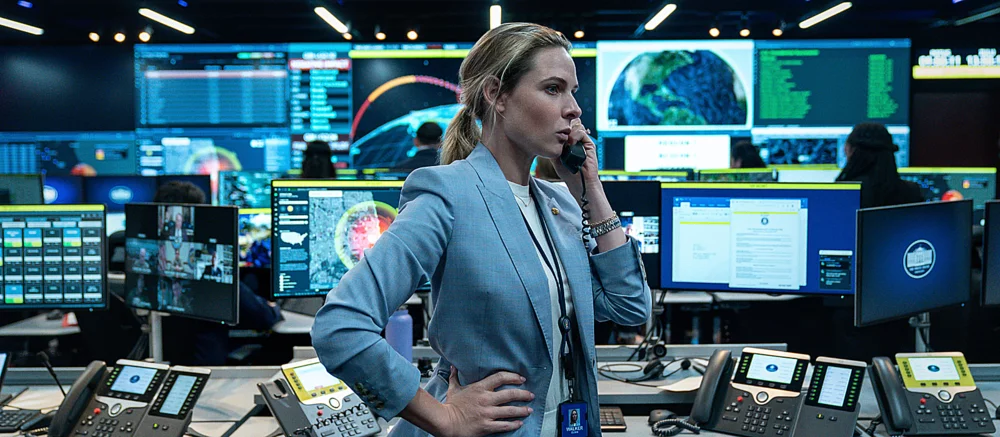 Обзор фильма «Дом динамита»: двухчасовая экранизация GIF-ки про грузовик, который никак не врежется