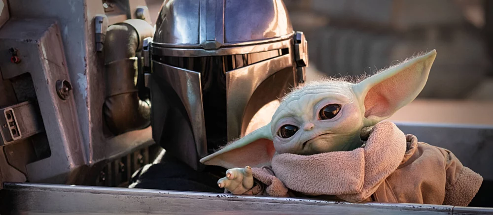 Появился свежий кадр с главными героями «Мандалорца и Грогу»