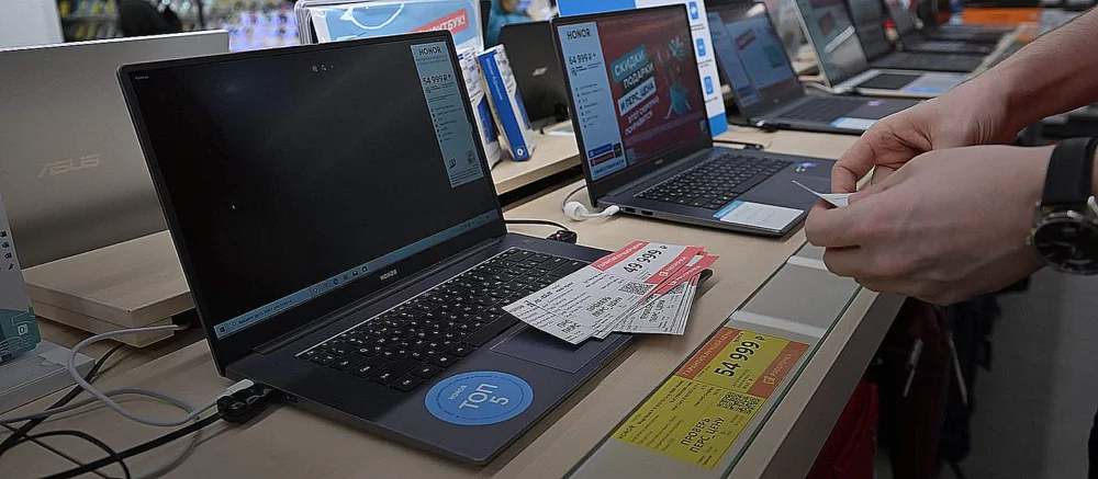 Россияне экономят на технике: средний чек на электронику упал на 20%