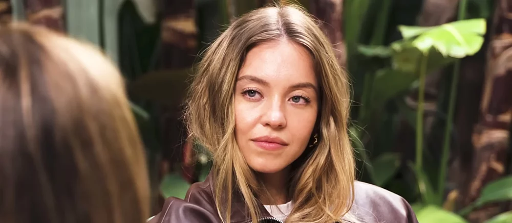 Сидни Суини ответила на критику за рекламу джинсов — и случайно породила волну мемов