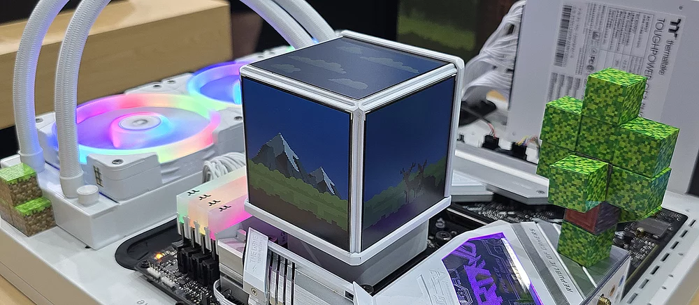 В системном блоке появился медиацентр: представлена СЖО с четырьмя экранами