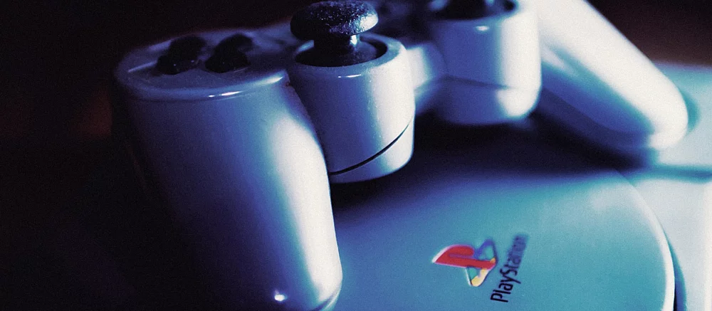 Anicorn и Sony представили лимитированные часы в стиле PS1 — тираж всего 300 экземпляров