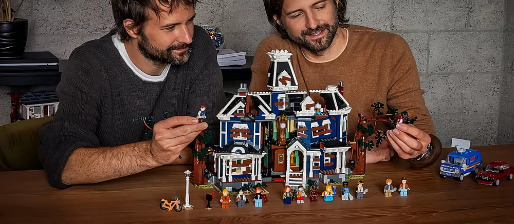Lego выпустила первый в истории трансформирующийся дом — он раскрывается и показывает Изнанку из «Очень странных дел»