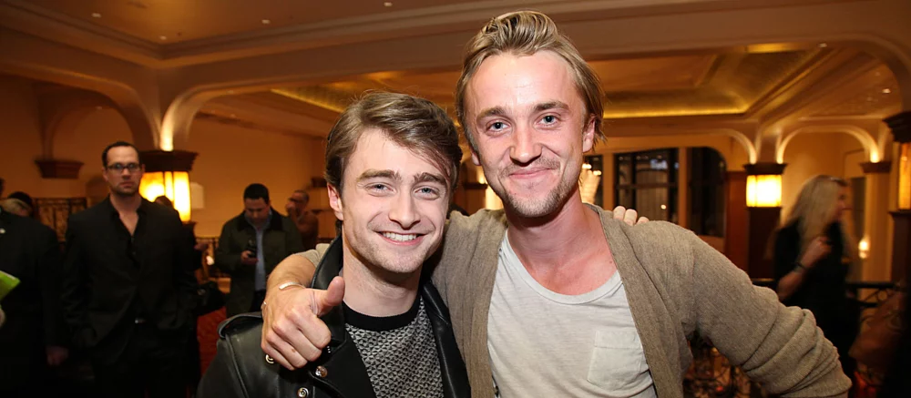 Постаревший Драко и бородатый Гарри: Дэниэл Рэдклифф и Том Фелтон сделали совместное фото