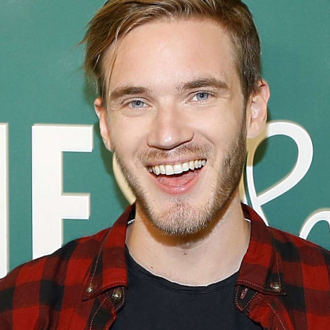 Фанат известного ютубера PewDiePie взламывает принтеры по всему миру в  поддержку своего кумира