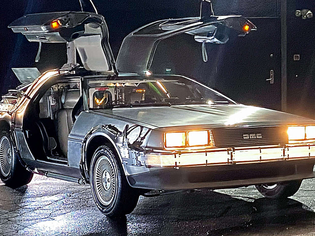 Автопроизводитель DeLorean, известный машиной из фильма «Назад в будущее»,  показал внедорожник 2040 года