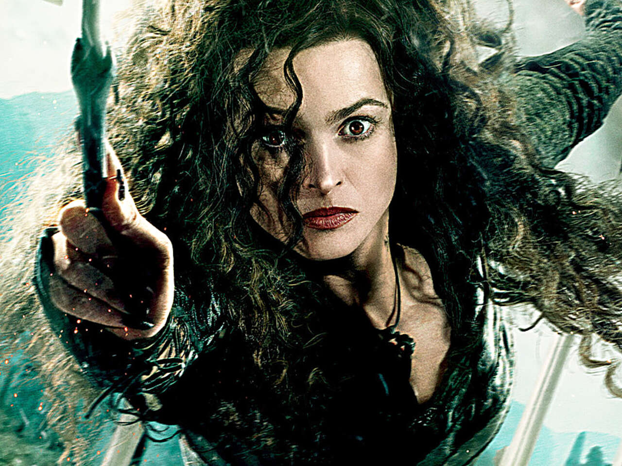 Bellatrix lestrange. Гарри Поттер Беллатриса. Гарри Поттер Беллатриса Лестрейндж. Гарри Поттер Беллатриса Лестрейндж актриса. Хелена Бонем Картер Гарри Поттер.