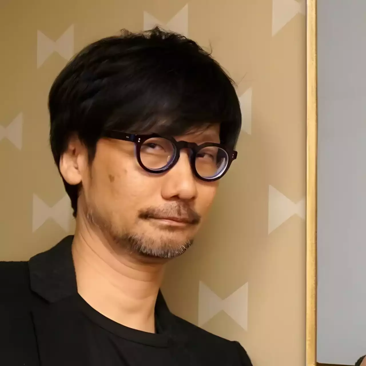 У Хидео Кодзимы юбилей! Автору Metal Gear Solid и Death Stranding стукнуло 60 лет У Хидео Кодзимы юбилей! Автору Metal Gear Solid и Death Stranding стукнуло 60 лет