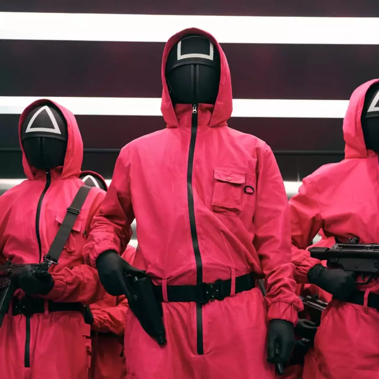 Netflix показала трейлер реалити-шоу по «Игре в кальмара». В нем показали те самые испытания Netflix показала трейлер реалити-шоу по «Игре в кальмара». В нем показали те самые испытания