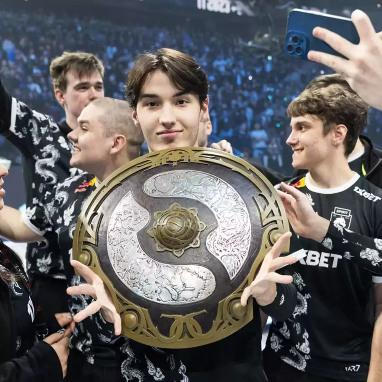 Team Spirit отказалась от денег порноактрисы с OnlyFans. Их собирали для победителей турнира The International 2023 Team Spirit отказалась от денег порноактрисы с OnlyFans. Их собирали для победителей турнира The International 2023