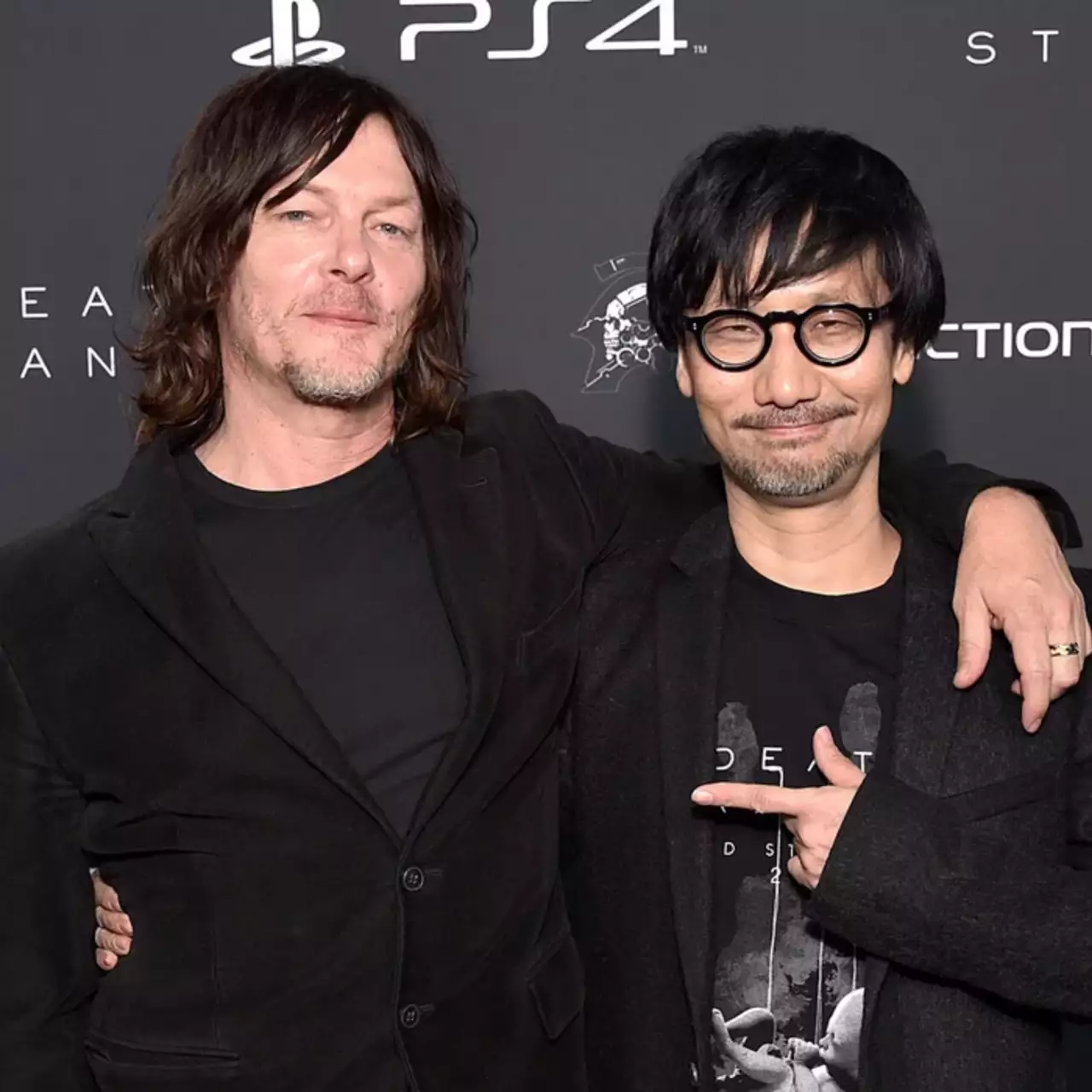 Авторы Death Stranding выложили ролики ко дню рождения игры. Есть поющий Норман Ридус и косплей девушки из Новосибирска Авторы Death Stranding выложили ролики ко дню рождения игры. Есть поющий Норман Ридус и косплей девушки из Новосибирска